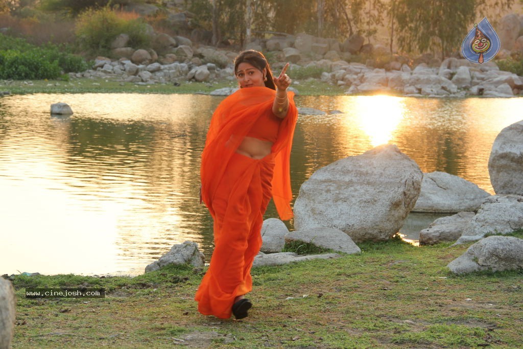 Samvritha Sunil Hot Stills - 34 / 95 photos