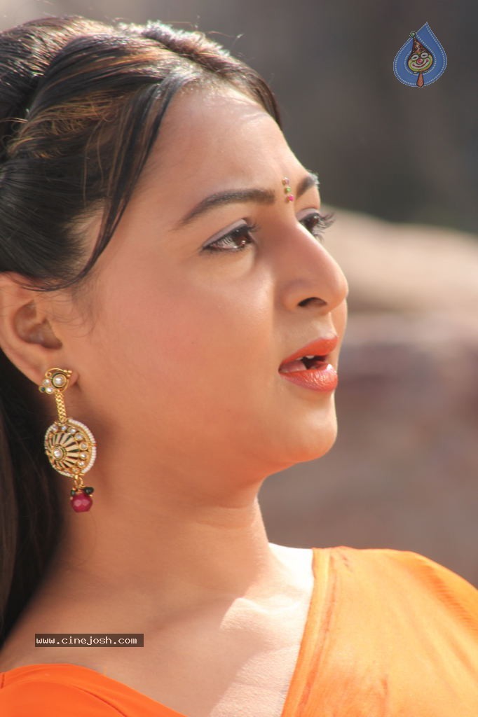 Samvritha Sunil Hot Stills - 49 / 95 photos
