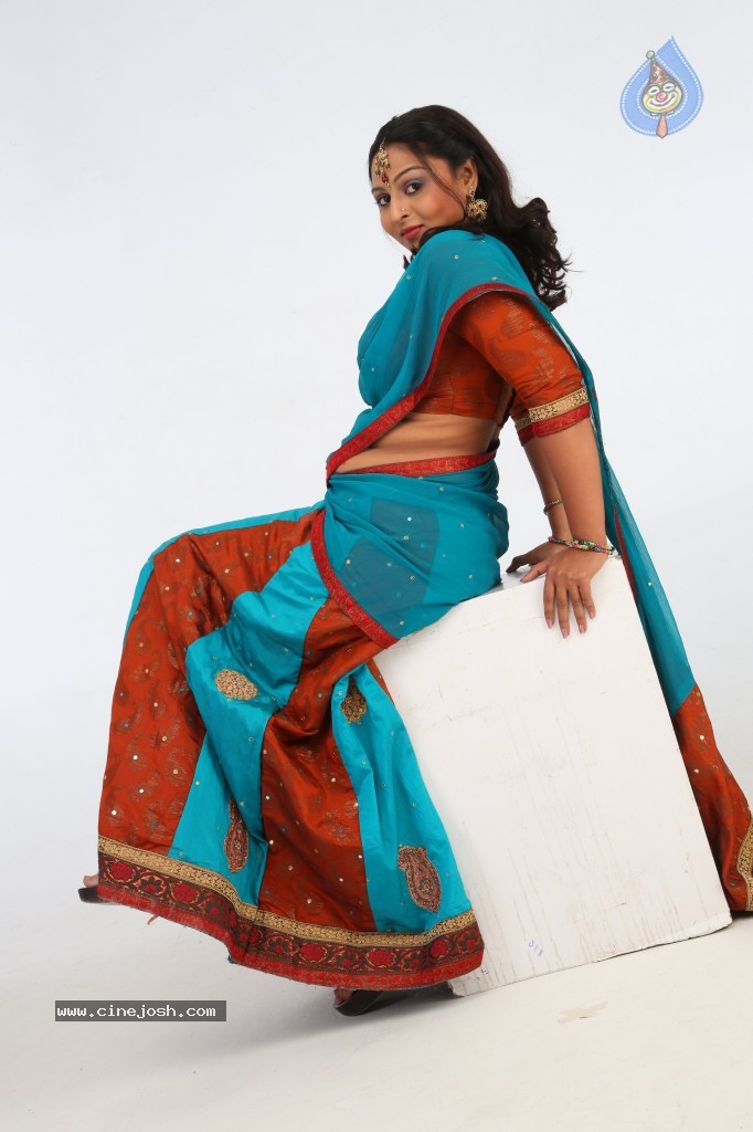 Samvritha Sunil Hot Stills - 14 / 30 photos