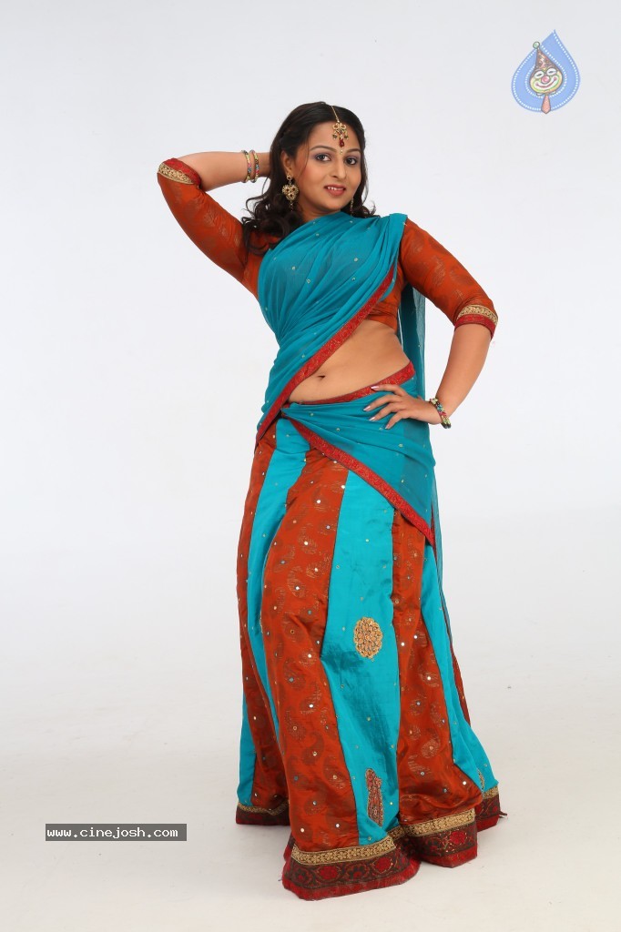 Samvritha Sunil Hot Stills - 15 / 30 photos