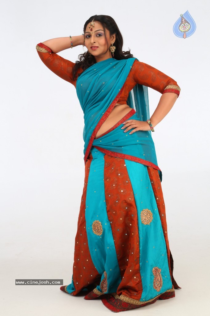 Samvritha Sunil Hot Stills - 25 / 30 photos