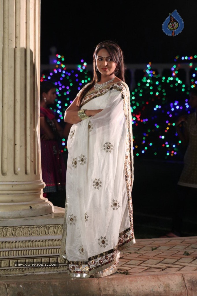 Samvritha Sunil New Stills - 14 / 78 photos