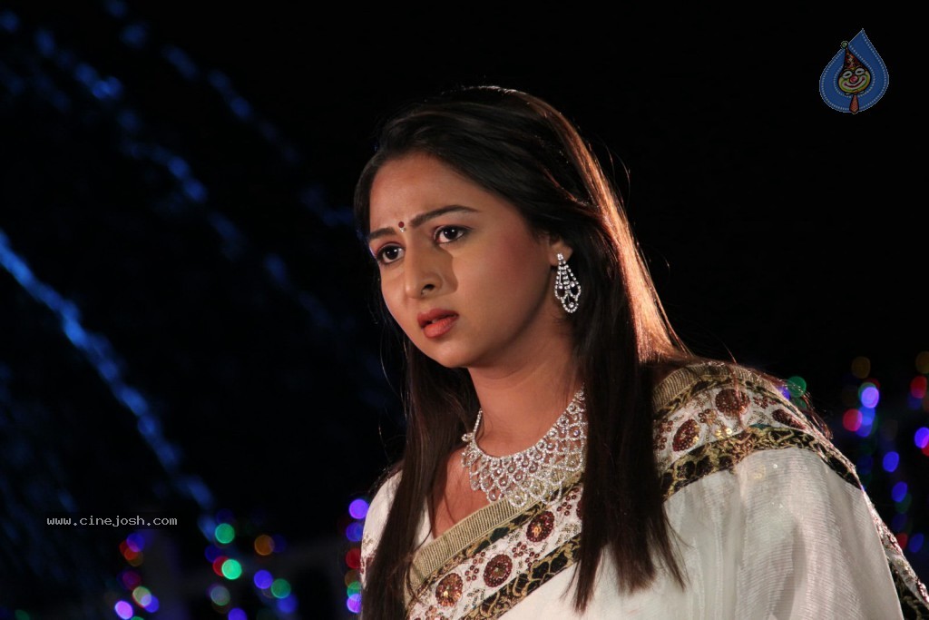 Samvritha Sunil New Stills - 52 / 78 photos