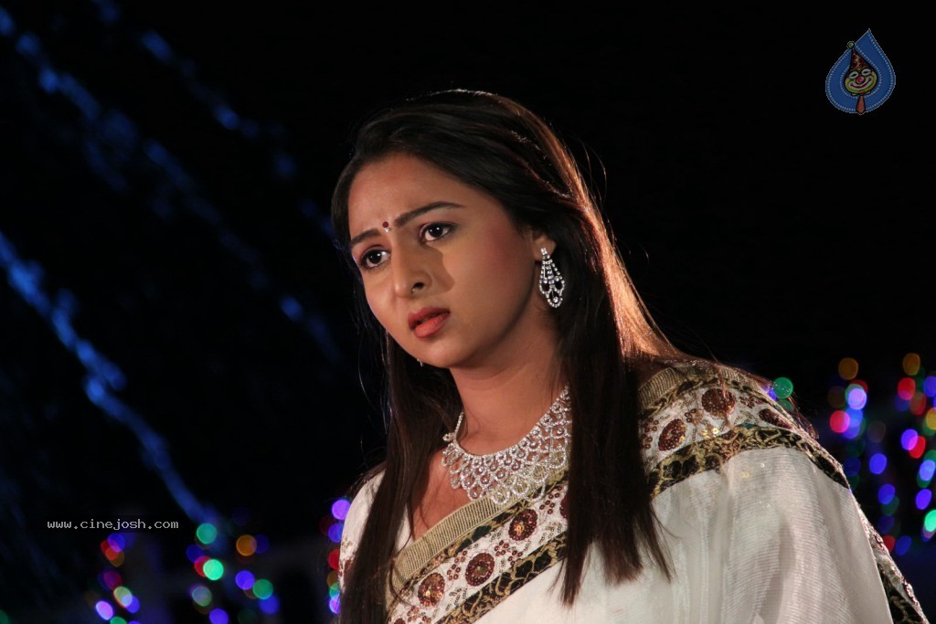 Samvritha Sunil New Stills - 74 / 78 photos