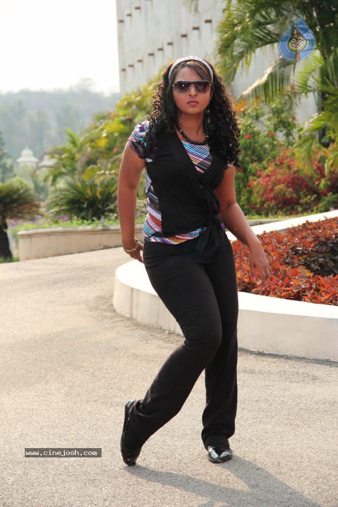 Samvritha Sunil New Stills - 20 / 34 photos