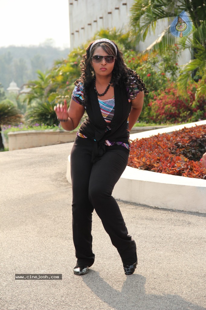 Samvritha Sunil New Stills - 29 / 34 photos