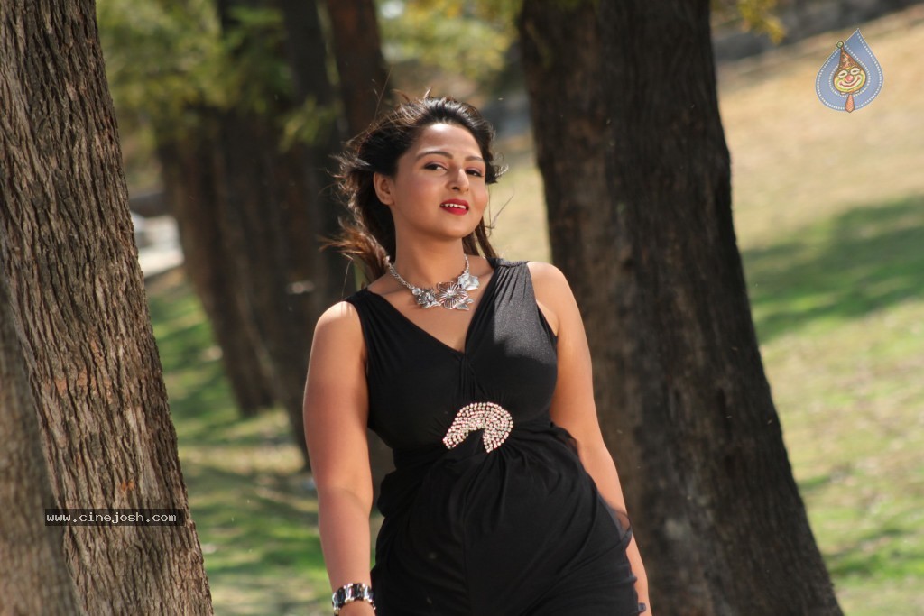 Samvritha Sunil Stills - Photo 5 of 65