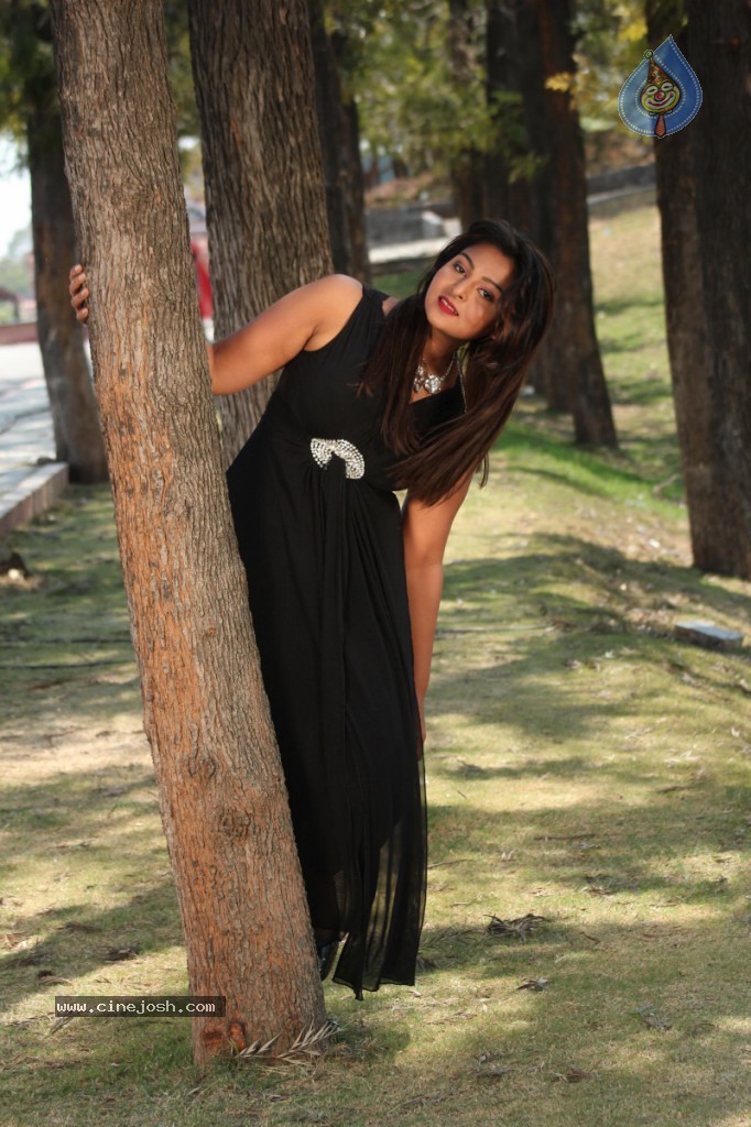Samvritha Sunil Stills - 28 / 65 photos