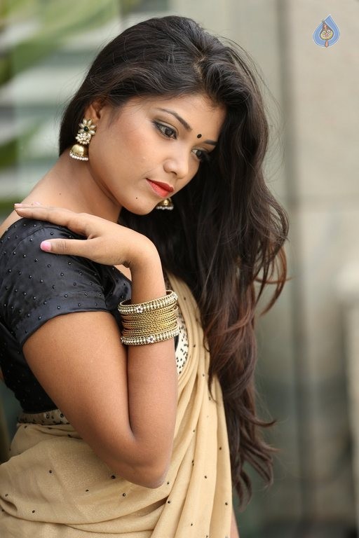 Samyuktha New Pics - 41 / 42 photos