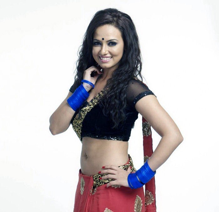 Sana Khan Hot Stills - 22 / 24 photos