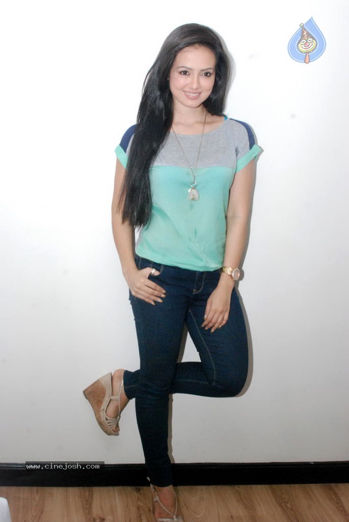 Sana Khan Latest Stills - 44 / 68 photos