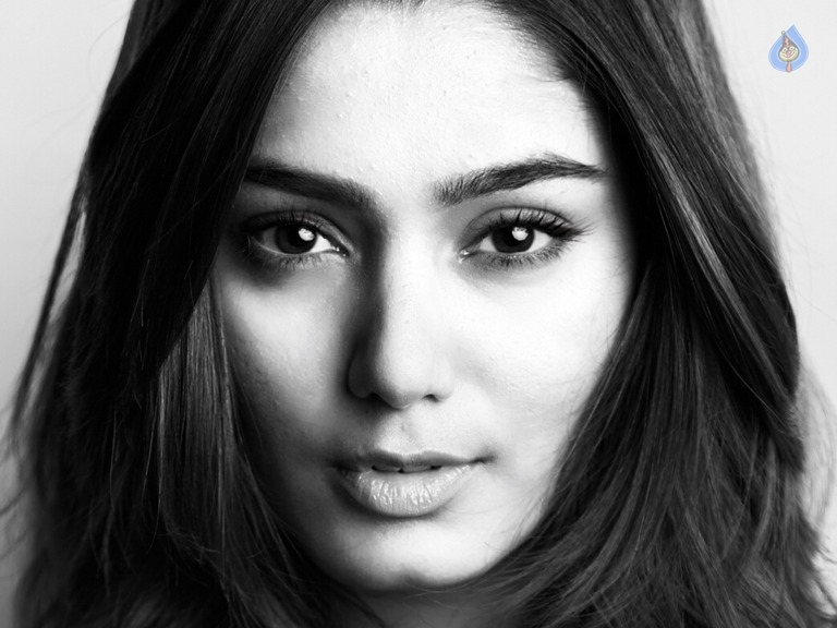 Sana Latest Photo Shoot - 7 / 11 photos