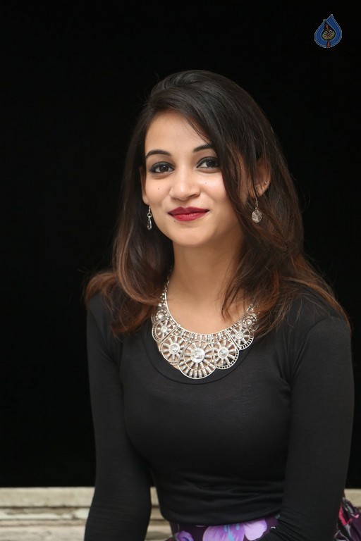 Sana New Photos - 15 / 38 photos