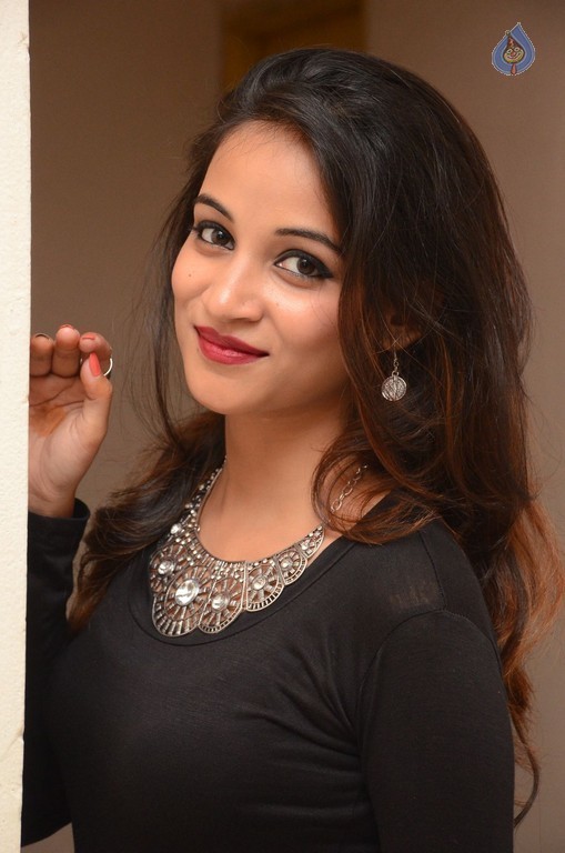 Sana New Photos - 18 / 38 photos