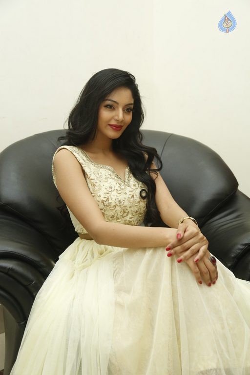 Sanam Shetty New Photos - 20 / 38 photos