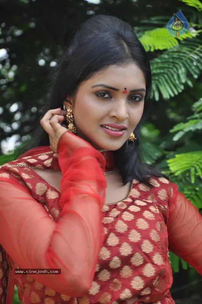 Sanchitha Padukone Latest Stills - 11 / 58 photos