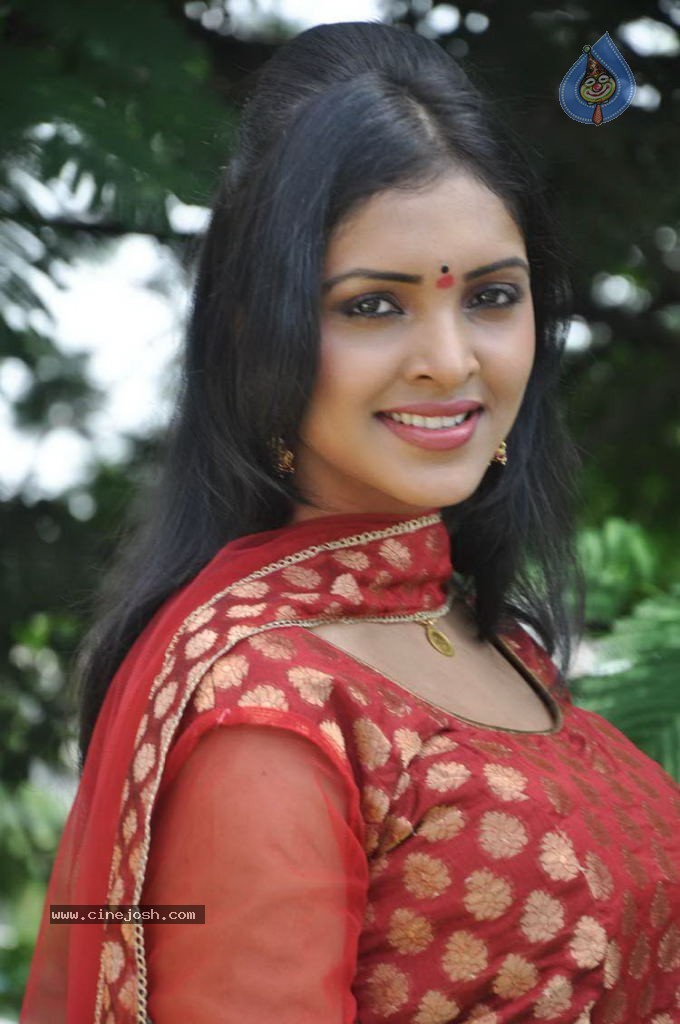 Sanchitha Padukone Latest Stills - 17 / 58 photos