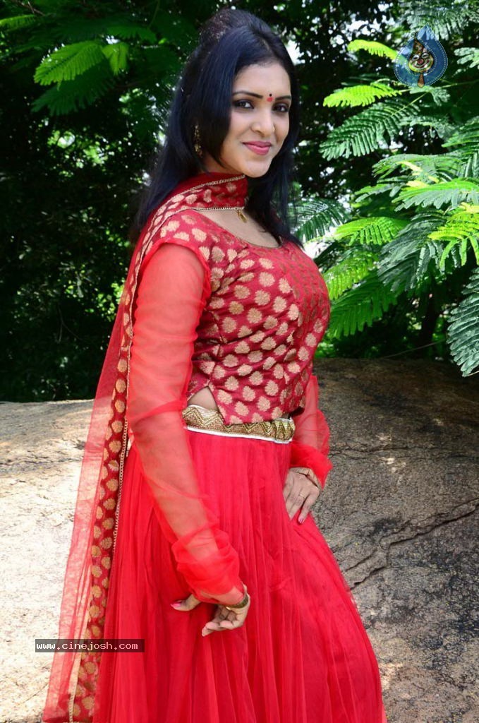 Sanchitha Padukone Latest Stills - 18 / 58 photos