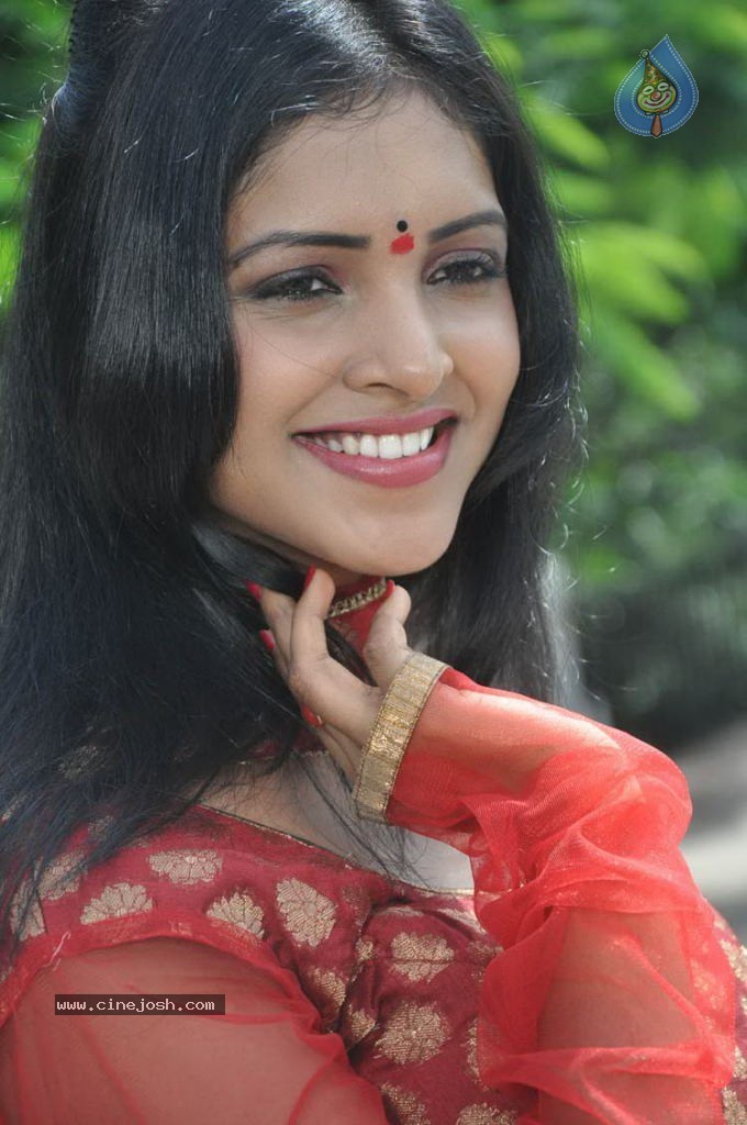 Sanchitha Padukone Latest Stills - 20 / 58 photos