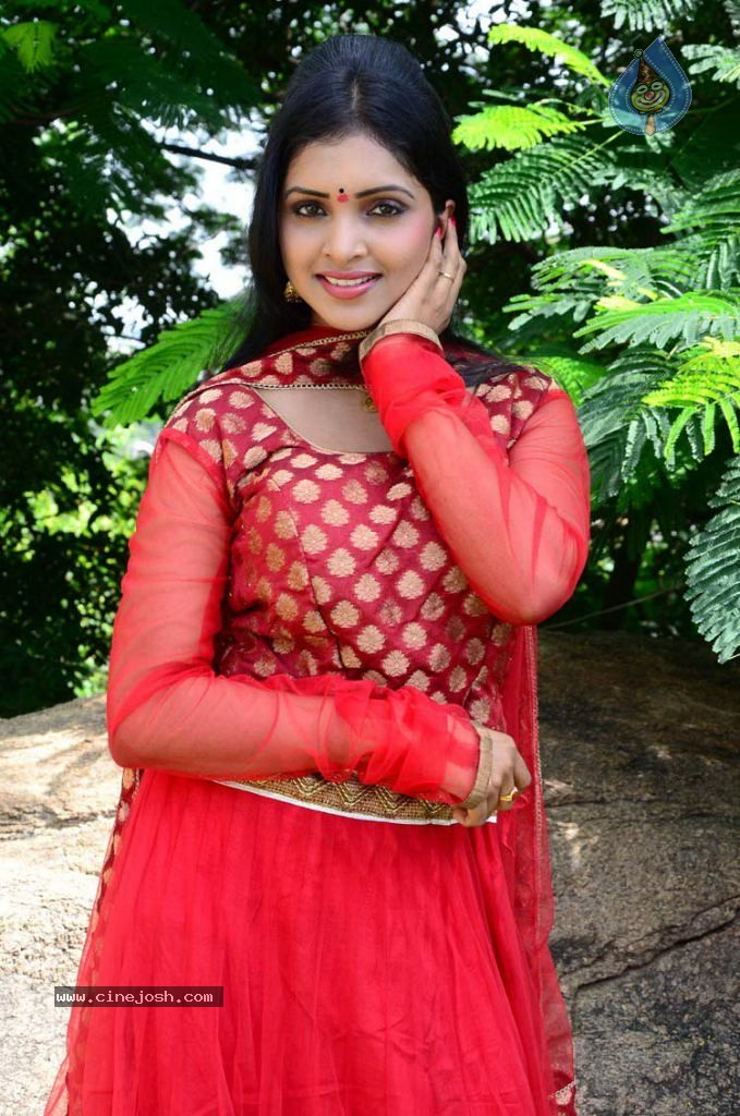 Sanchitha Padukone Latest Stills - 27 / 58 photos