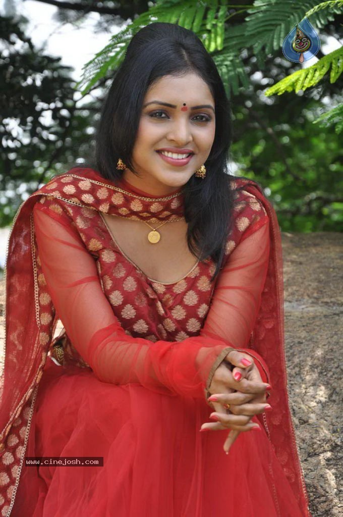 Sanchitha Padukone Latest Stills - 29 / 58 photos