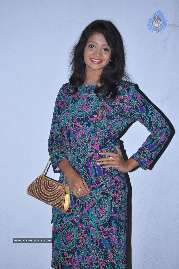 Sandhya New Stills - 21 / 33 photos