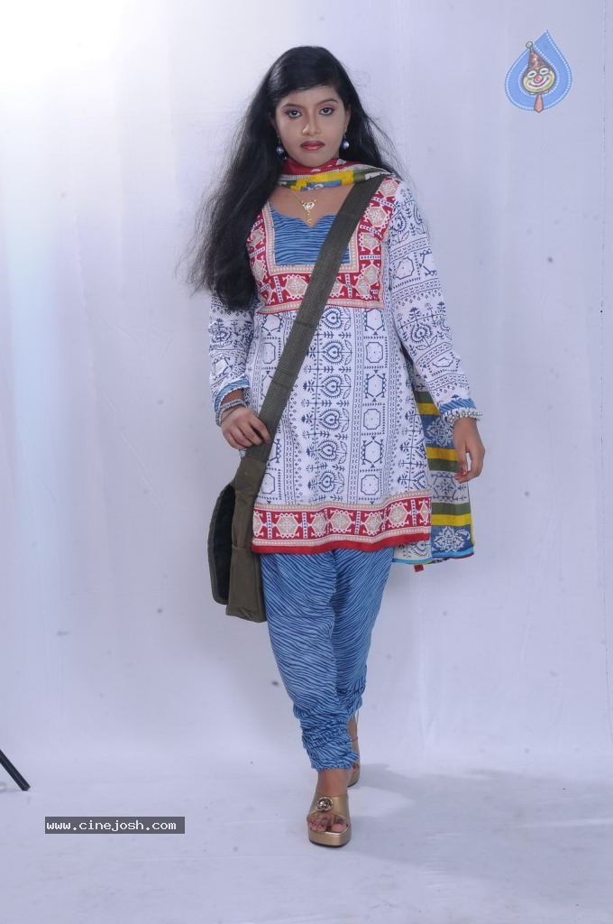 Saniya Stills - 35 / 79 photos