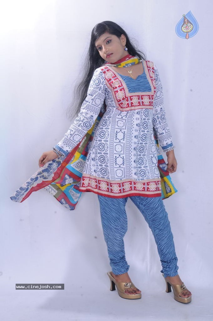 Saniya Stills - 46 / 79 photos