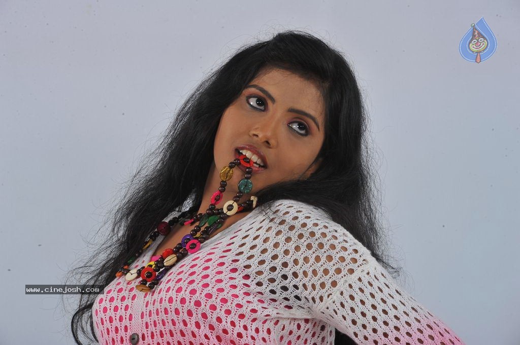 Saniya Stills - 67 / 79 photos