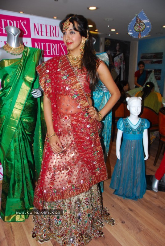 Sanjana at Neeru's Shopping mall - 9 / 55 photos