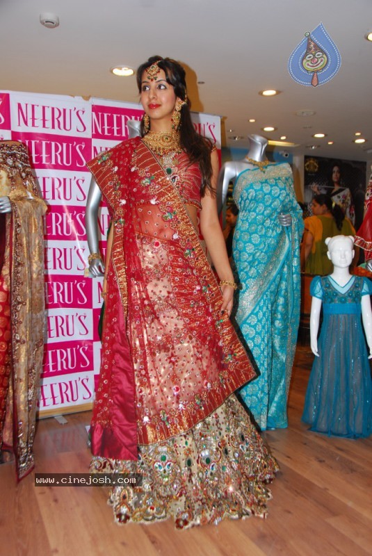 Sanjana at Neeru's Shopping mall - 11 / 55 photos