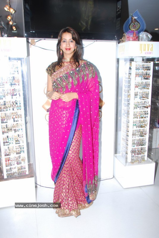Sanjana at Neeru's Shopping mall - 13 / 55 photos