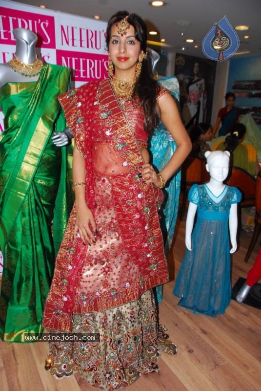 Sanjana at Neeru's Shopping mall - 14 / 55 photos