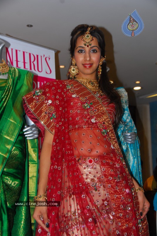 Sanjana at Neeru's Shopping mall - 15 / 55 photos