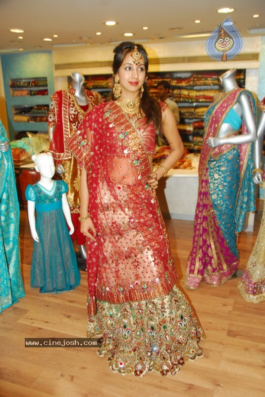 Sanjana at Neeru's Shopping mall - 23 / 55 photos