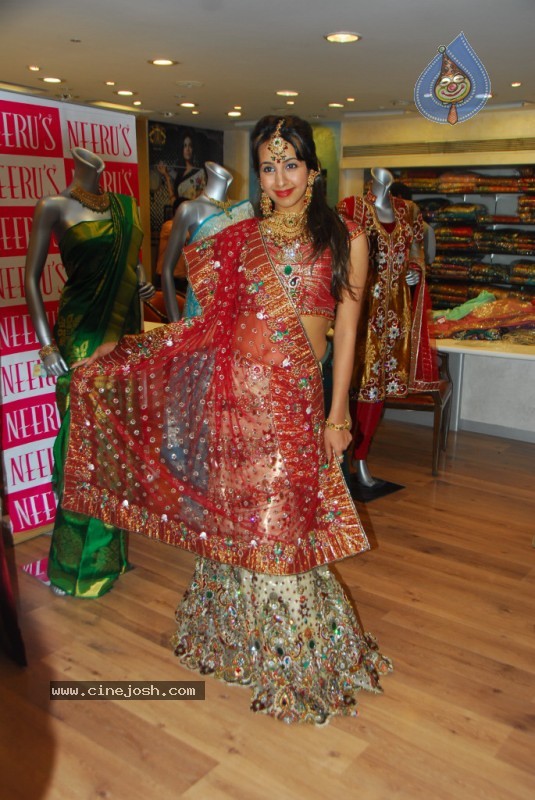 Sanjana at Neeru's Shopping mall - 25 / 55 photos