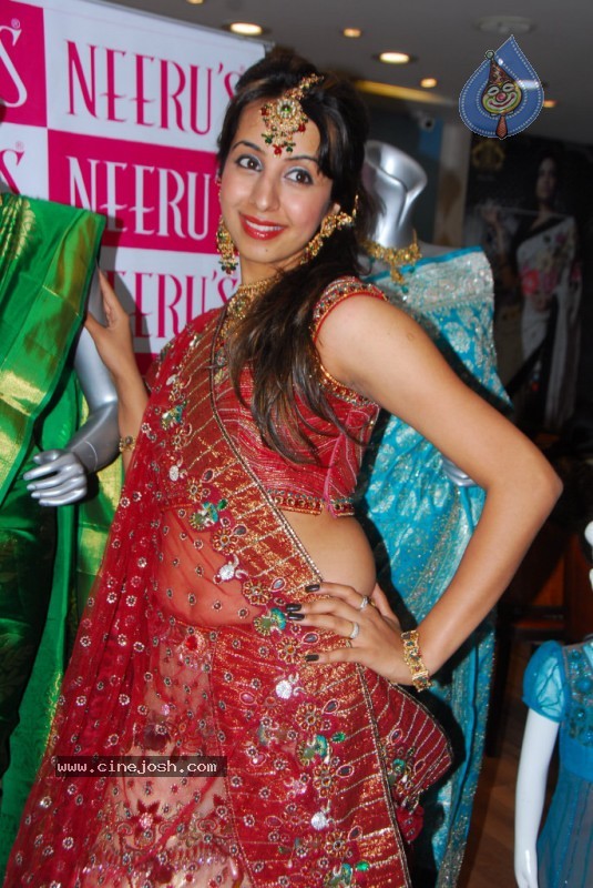 Sanjana at Neeru's Shopping mall - 30 / 55 photos