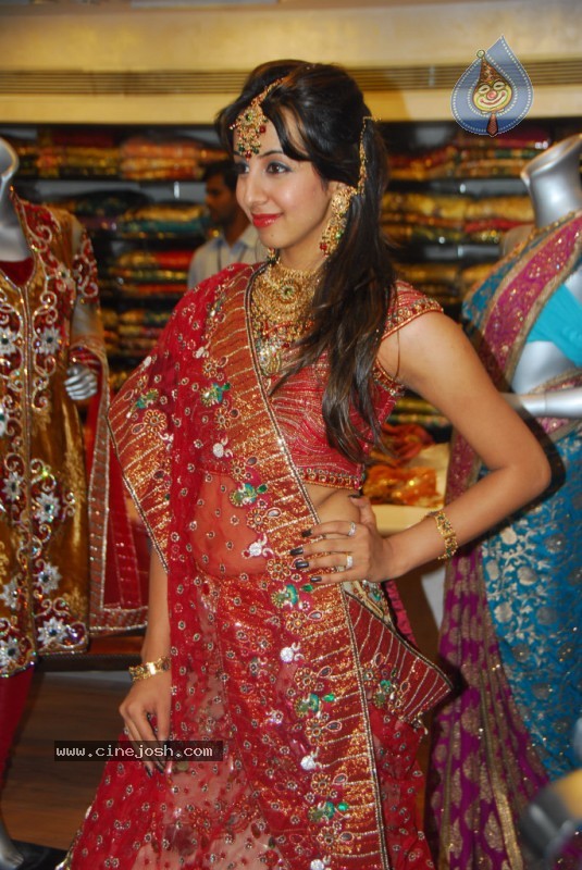 Sanjana at Neeru's Shopping mall - 31 / 55 photos