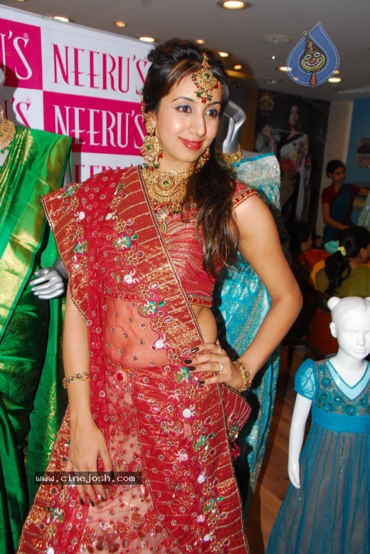 Sanjana at Neeru's Shopping mall - 33 / 55 photos