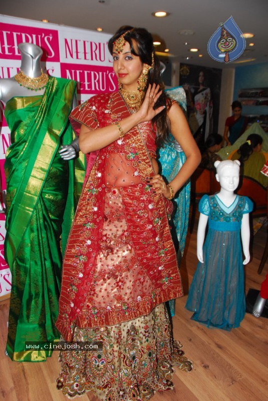 Sanjana at Neeru's Shopping mall - 37 / 55 photos