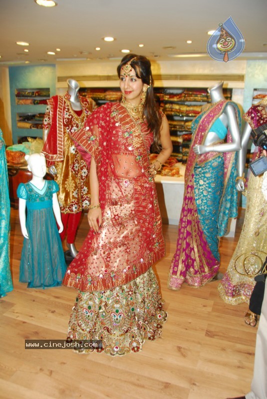 Sanjana at Neeru's Shopping mall - 40 / 55 photos