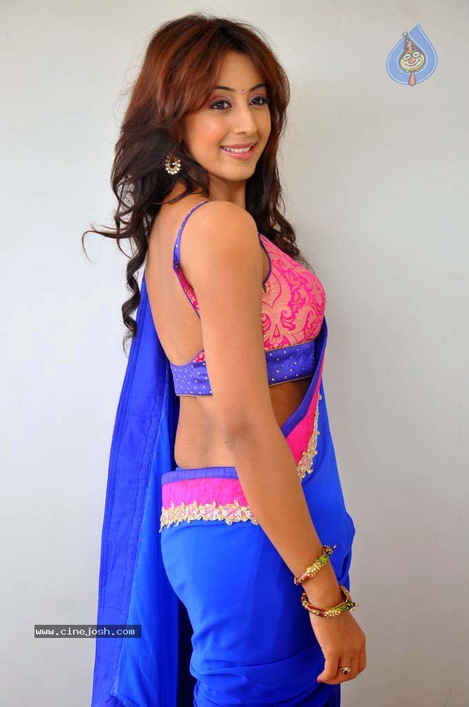 Sanjana Hot Stills - 35 / 85 photos