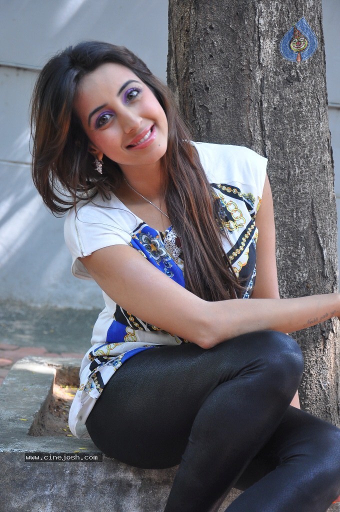 Sanjana Latest Pics - 11 / 93 photos
