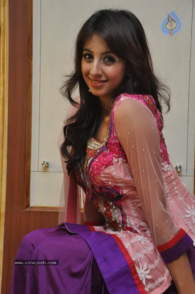 Sanjana Latest Stills - 22 / 39 photos