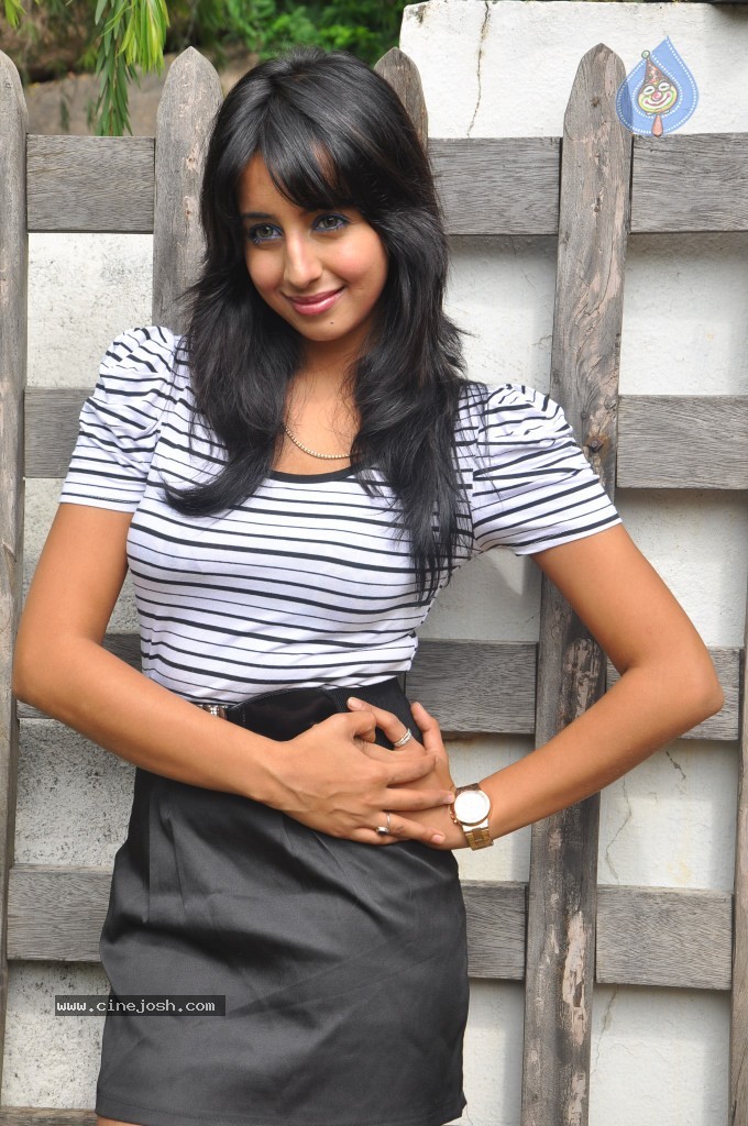 Sanjana Latest Stills - 35 / 44 photos