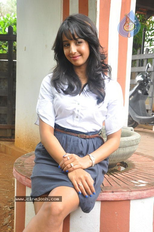 Sanjana Latest Stills - 34 / 39 photos