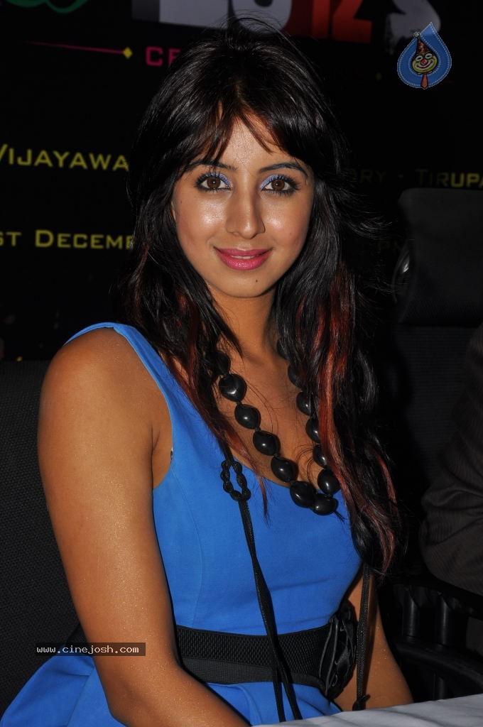 Sanjana Latest Stills - 32 / 65 photos