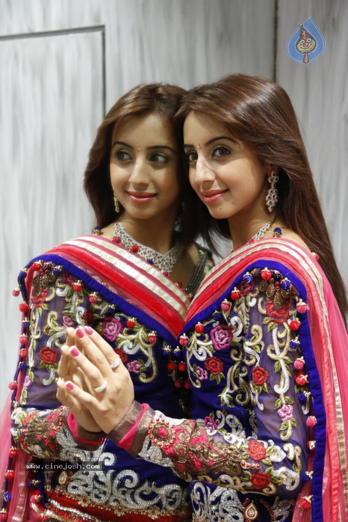 Sanjana New Hot Photos - 27 / 149 photos