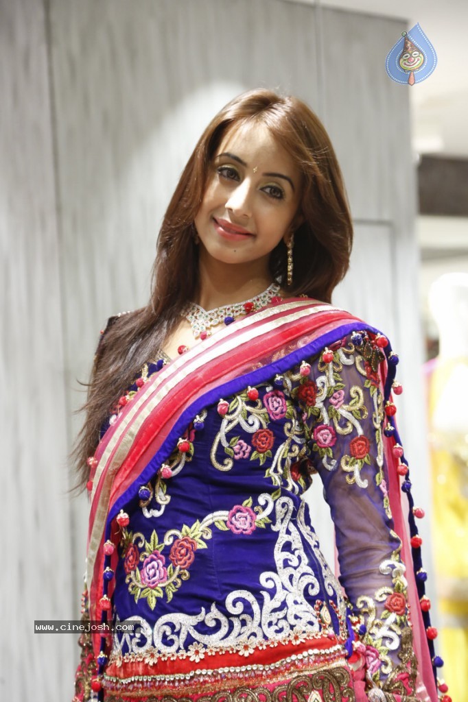 Sanjana New Hot Photos - 30 / 149 photos