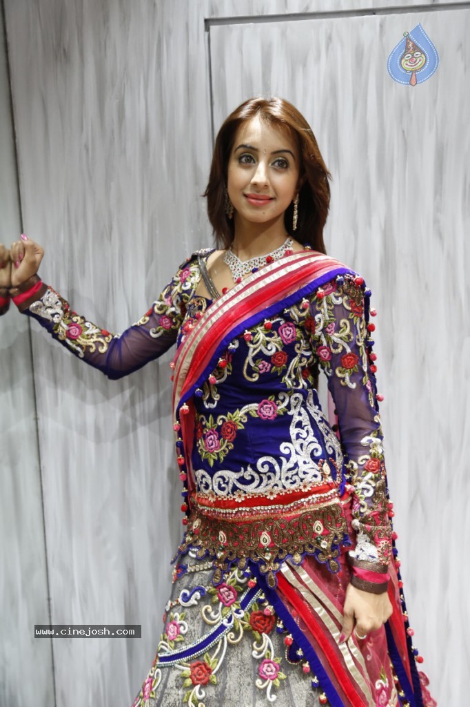 Sanjana New Hot Photos - 57 / 149 photos
